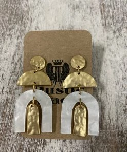 Golden Stella Acrylic Arch & Hammered Metal Earrings In White